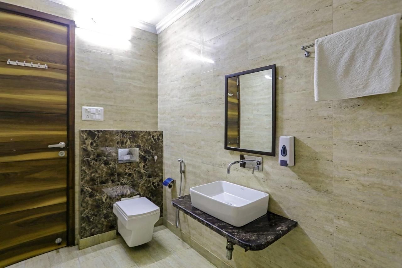 Fabhotel White House Bnb - Nr Yashobhoomi Convention Centre Delhi  Exterior photo