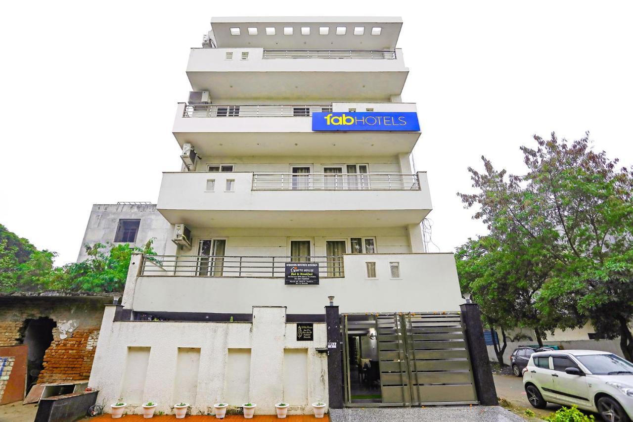 Fabhotel White House Bnb - Nr Yashobhoomi Convention Centre Delhi  Exterior photo