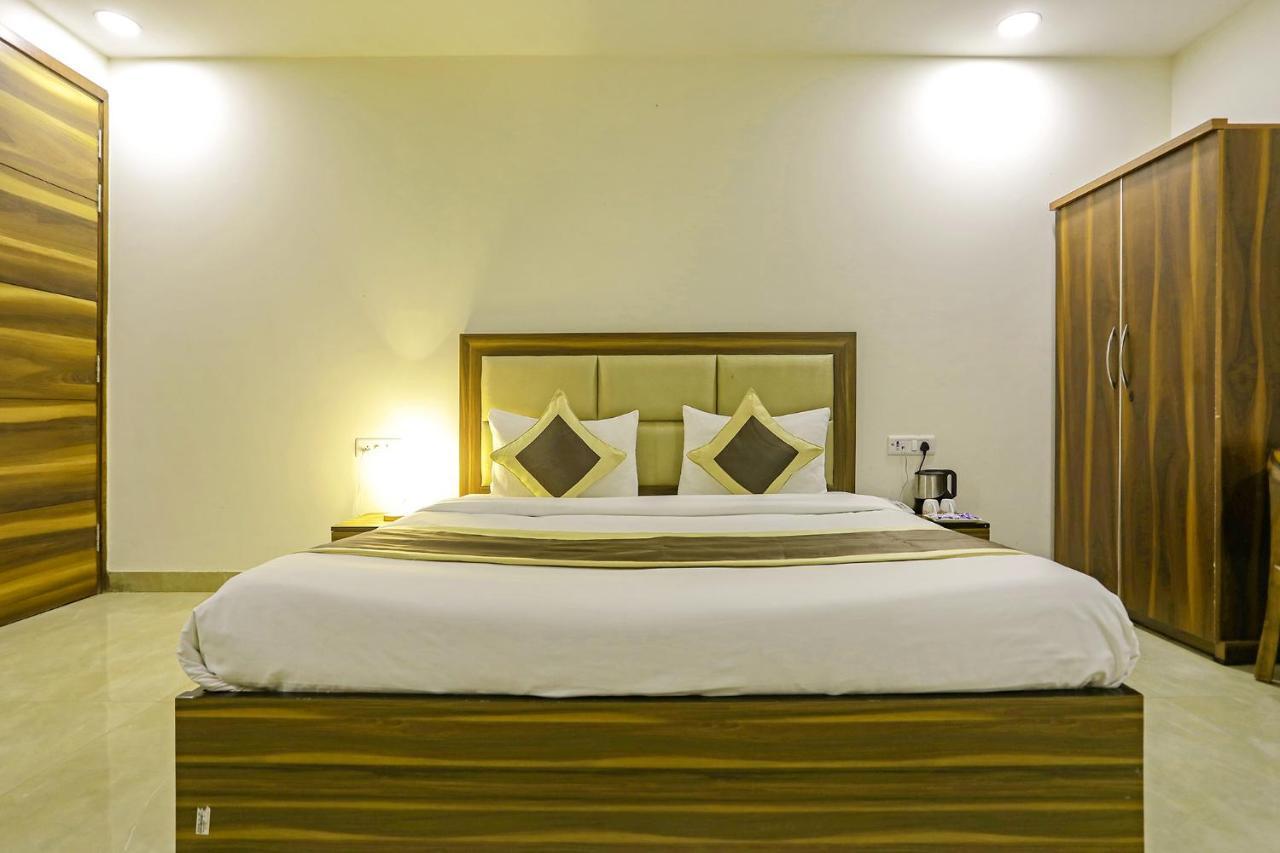 Fabhotel White House Bnb - Nr Yashobhoomi Convention Centre Delhi  Exterior photo