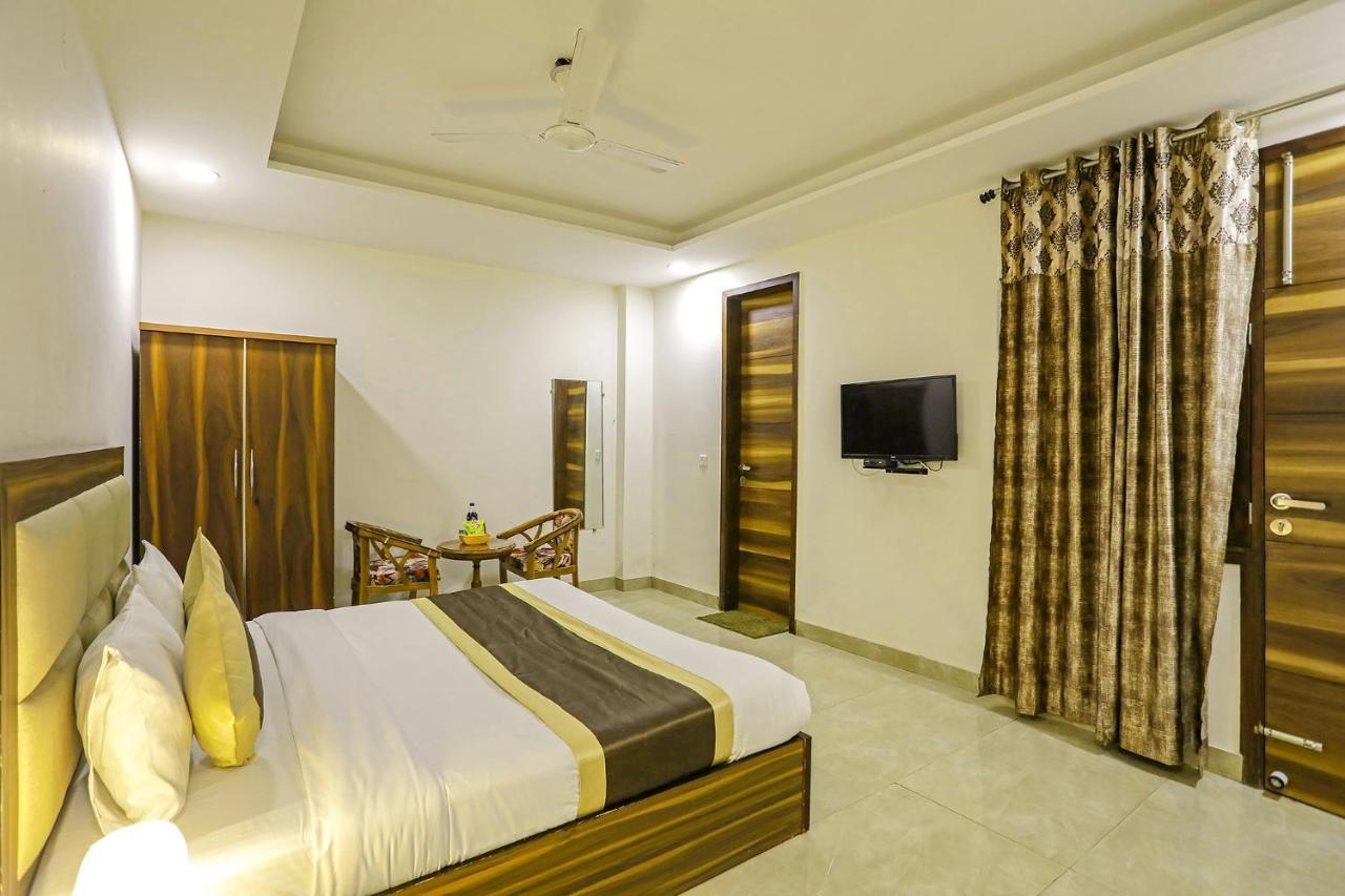 Fabhotel White House Bnb - Nr Yashobhoomi Convention Centre Delhi  Exterior photo