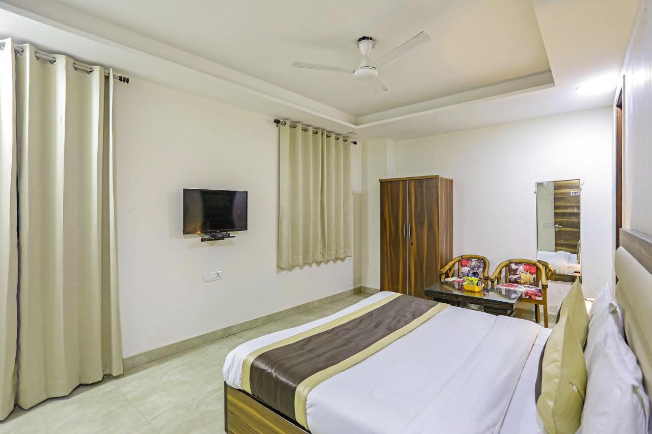 Fabhotel White House Bnb - Nr Yashobhoomi Convention Centre Delhi  Exterior photo