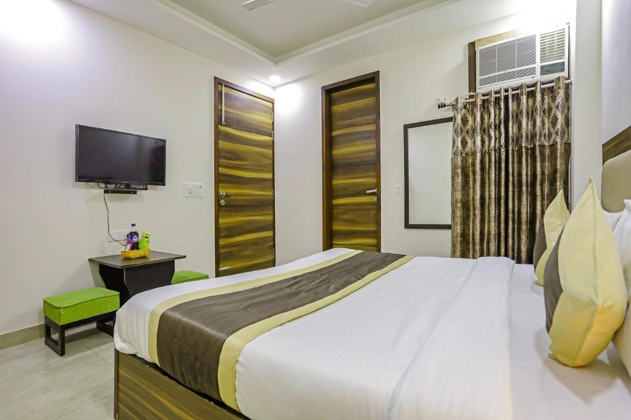 Fabhotel White House Bnb - Nr Yashobhoomi Convention Centre Delhi  Exterior photo